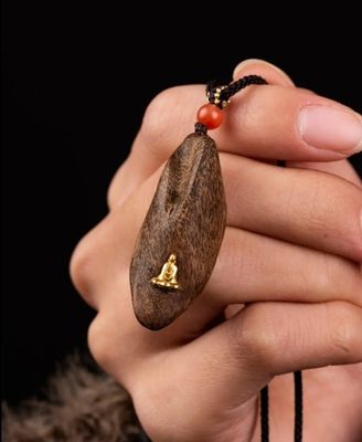 Carved Agarwood 18K Gold Buddha Necklace Pendant For Special Day Gift