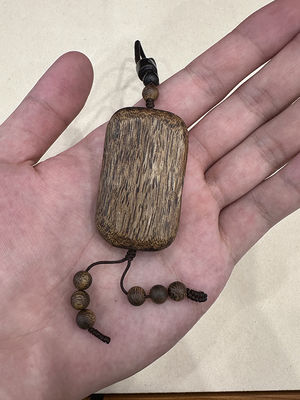 Stylish Beaded Agarwood Pendant For Fashionable Individuals