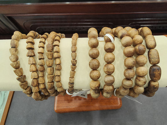 Durable Elegant And Fine Agarwood Bracelet With 12mm Beads Gold Or Silver