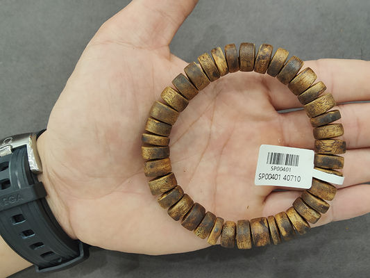 Durable Unisex Agarwood Wood Bracelet With Fine Durability And Lobster Claw Clasp