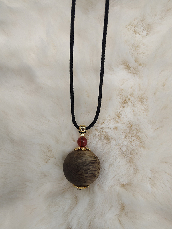 Elegant Agarwood Bead Pendant Exquisite Craftsmanship With Durable Materials