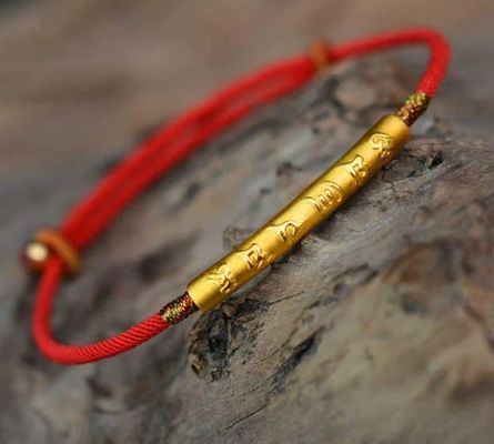 Bon prix Bracelet mystique bouddhiste tibétain Mani Mantra fait à la main Bracelet à cordes rouges en ligne