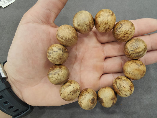 İyi bir fiyat. Kabul Edilebilir Baskılı Agarwood Bileklik, Pürüzsüz Dokulu ve Elmas Taşlı çevrimiçi