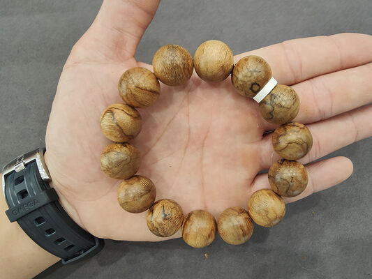 100% Natural Agarwood Bracelet with Adjustable Size and Distinct Fragrance for Spiritual Meditation
