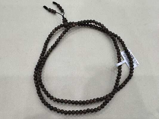 Giá tốt. Chiếc vòng tay gỗ Agarwood tự nhiên được làm bằng tay với hạt gỗ Agarwood nguyên bản cung cấp mùi thơm độc đáo và trông thanh lịch cho nam và nữ trực tuyến