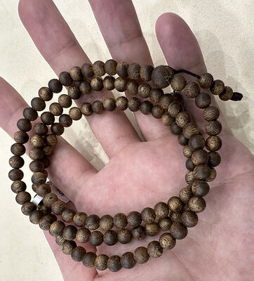 Buon prezzo Bracciale in Agarwood 100% Naturale con Misura Regolabile e Fragranza Distinta per il Benessere Spirituale in linea