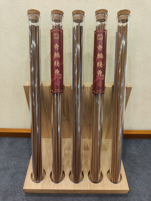 Good price Handcrafted Agarwood Incense Sticks with Long-lasting Fragrance Ideal for Meditation and Relaxation online