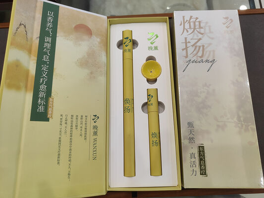 Natural Agarwood Incense Sticks with 20 cm Length and 45 Minutes Burning Time for Meditation and Relaxation